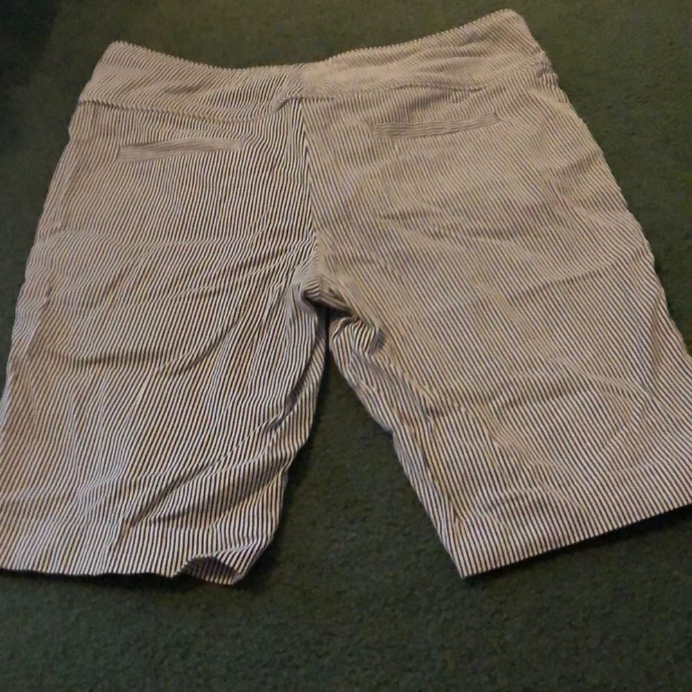 Shorts REDUCED - Picture 2 of 2
